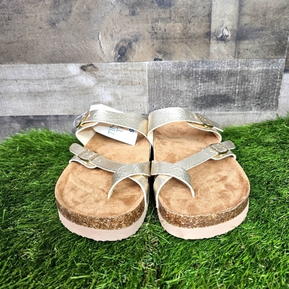 Time and Tru Sandals - Picture 4 of 7